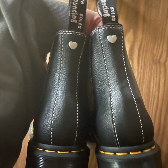 NIB Dr. Martens Black + Baby Pink Virginia Chelsea Boot - Picture 2 of 5